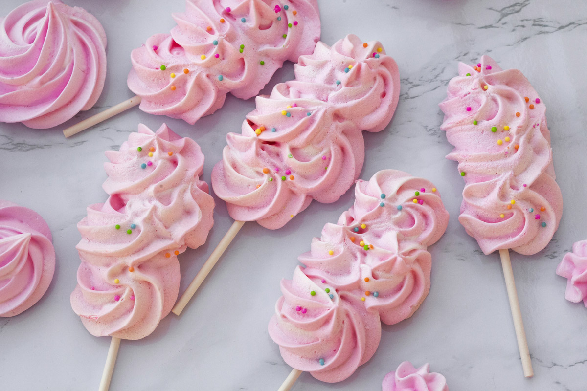 Meringue Lollipop Cookies Recipe