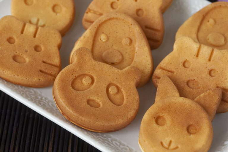 NingyoYaki Waffle Maker Recipe (Japanese Doll Cakes filled with Anko