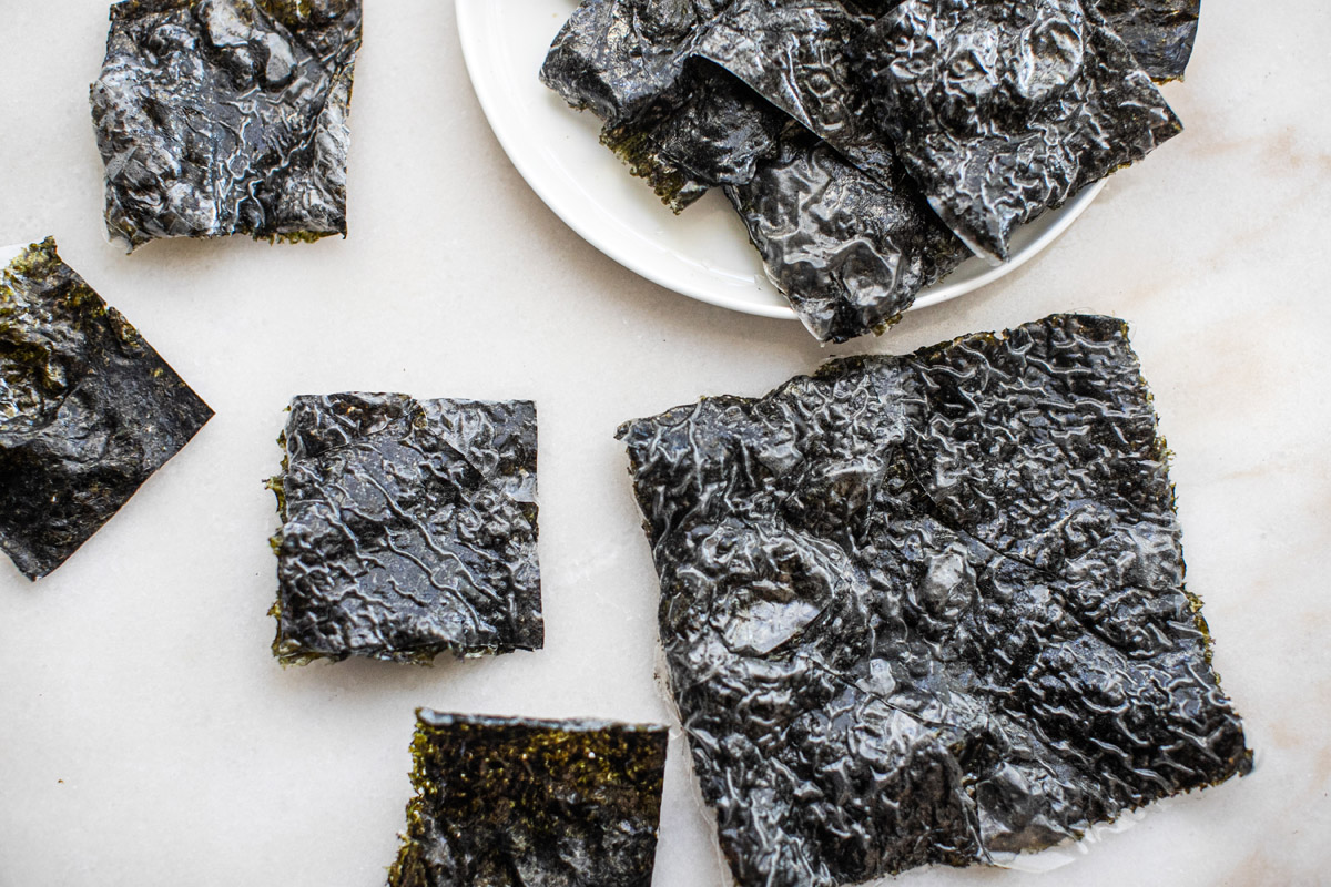 Spicy Salmon Poke on Crispy Seaweed Rice Paper Chips Recipe